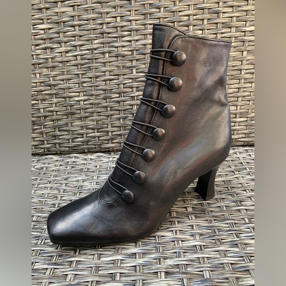 Alberto Zago Leather Button Details Ankle Boots, Size 38.5, Made In Italy NEW - Picture 2 of 9